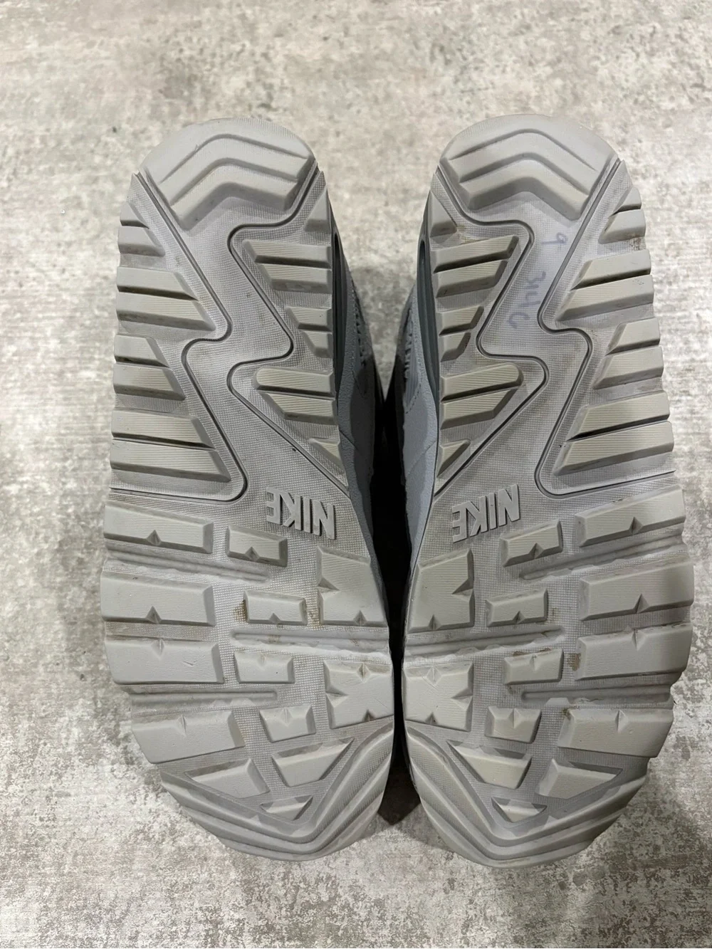 Nike Air Max 90 Surplus Wolf Grey Pink Salt